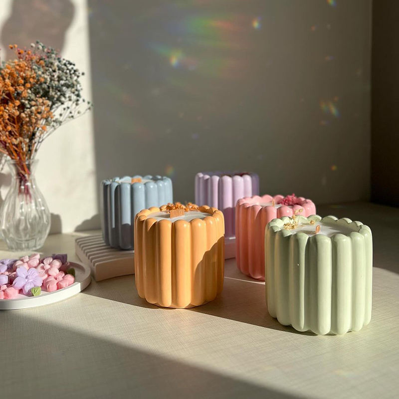 AIKUN Luxury Home Decor Custom Design Handmade Fragrance Aroma Aromatherapy Scented Soy Wax Ceramic Container Wedding Gift