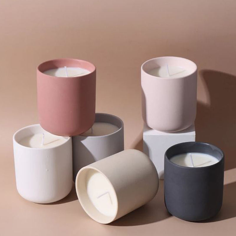 AIKUN Luxury Home Decor Custom Design Handmade Fragrance Aroma Aromatherapy Scented Soy Wax Ceramic Container Wedding Gift