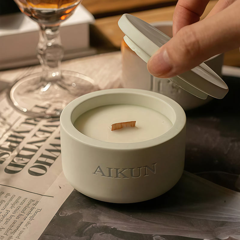 AIKUN Eco Friendly Ceramic Jar Packaging Scented Candle for Yoga Studio Bathroom Meditation Christmas